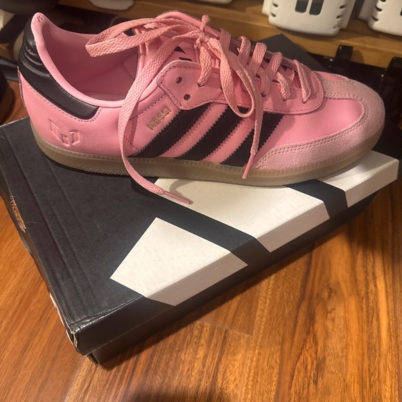 Pink Samba Messi - Picture 1 of 3